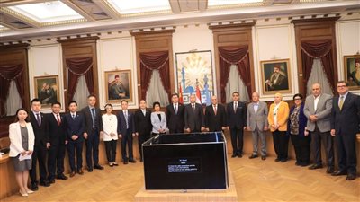 محافظ القاهرة يستقبل وفدا صينيا لبحث التعاون المشترك