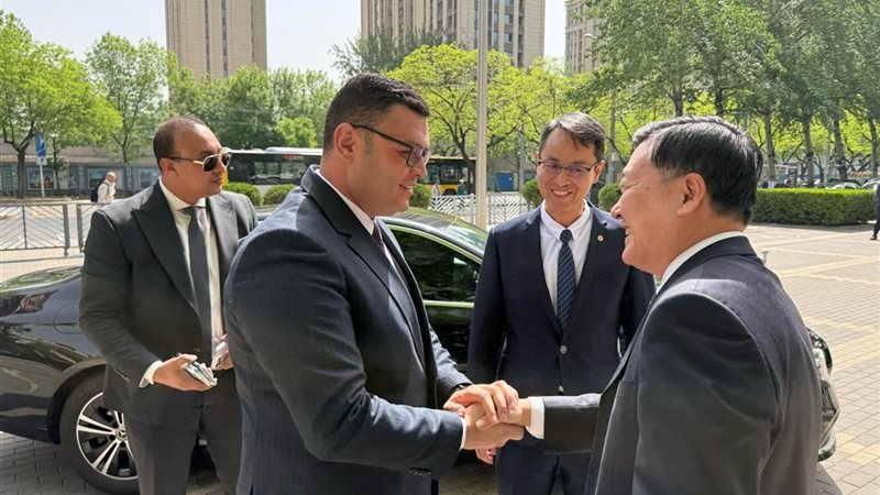 وزير الإسكان مع نظيره