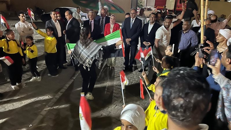محافظ قنا ومسؤولو