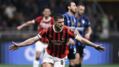 ميلان يضرب إنتر بثلاثية ويصعد لنهائي كأس إيطاليا 