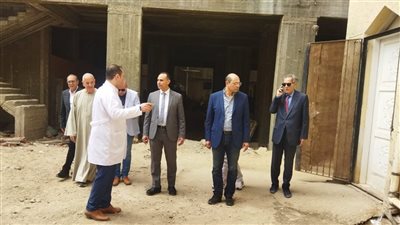 وكيل صحة الشرقية يتفقد مستشفى منيا القمح ويكرم رؤساء الأقسام