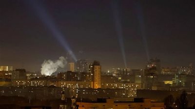 انفجارات وطائرات مسيرة، قصف صاروخي عنيف على كييف يوقع عشرات الضحايا