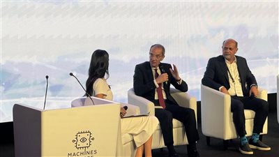 وزير الاتصالات: نتوسع في البرامج التدريبية لبناء المهارات الرقمية 
