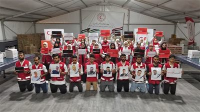 الهلال الأحمر المصري ينظم وقفة تضامنية مع أرواح المسعفين الفلسطينيين (صور)