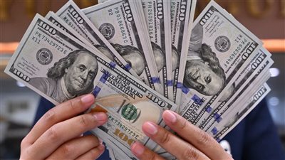 تراجع سعر صرف الدولار أمام الجنيه بالبنوك بختام تعاملات الأسبوع