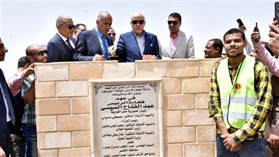 محافظ الأقصر يضع حجر أساس جامعة مصر العليا والمدرسة البيئية