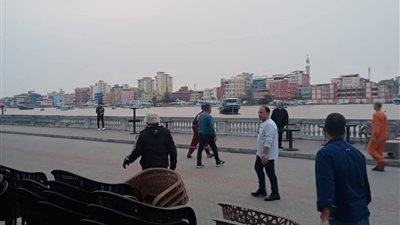 حملة لرفع الإشغالات بمناطق حيوية في رأس البر بدمياط (صور) 