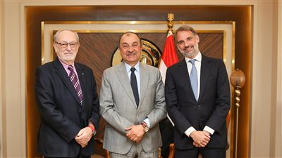 وزير قطاع الأعمال يبحث مع 