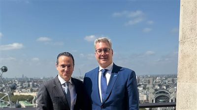 بدوي يبحث مع رئيس شل تسريع مشروعات الاستكشاف والتعاون في مجالات الإسالة