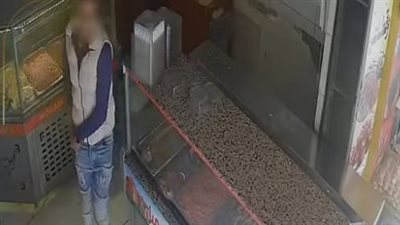 القبض على عاطل بتهمة سرقة هاتف محمول من صاحب محل بالإسكندرية