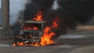 النيابة تأمر بالتحقيق في حادث تصادم واحتراق سيارتين بطريق الواحات