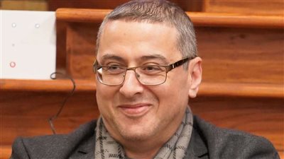  وزير الثقافة يهنئ الأديب محمد سمير ندا لفوزه بالجائزة العالمية للرواية العربية 