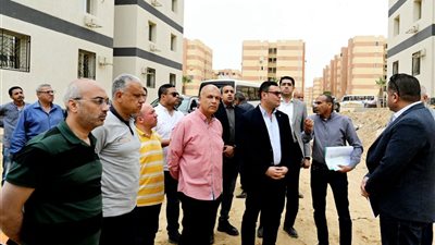 وزير الإسكان يتفقد محاور الطرق والبنية الأساسية ومشروع الإسكان المتوسط بمدينة بدر