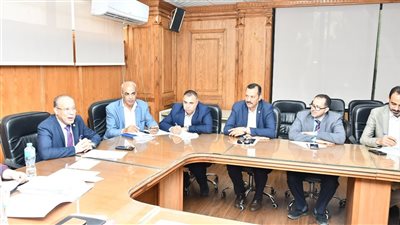 مجلس التعليم بجامعة القناة يبحث الاستعدادات النهائية لامتحانات الفصل الدراسي الثاني (صور)