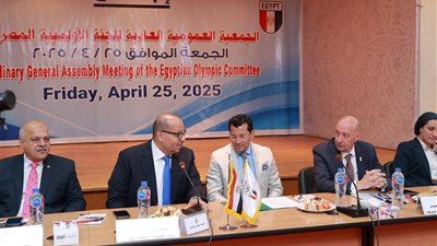 وزير الرياضة يفجر مفاجأة جديدة عن بند الـ 8 سنوات 