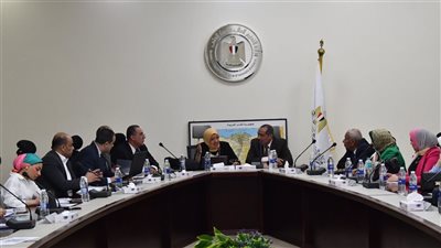 اقتصار العضوية بمجالس إدارات المعاهد العليا على معهد واحد فقط