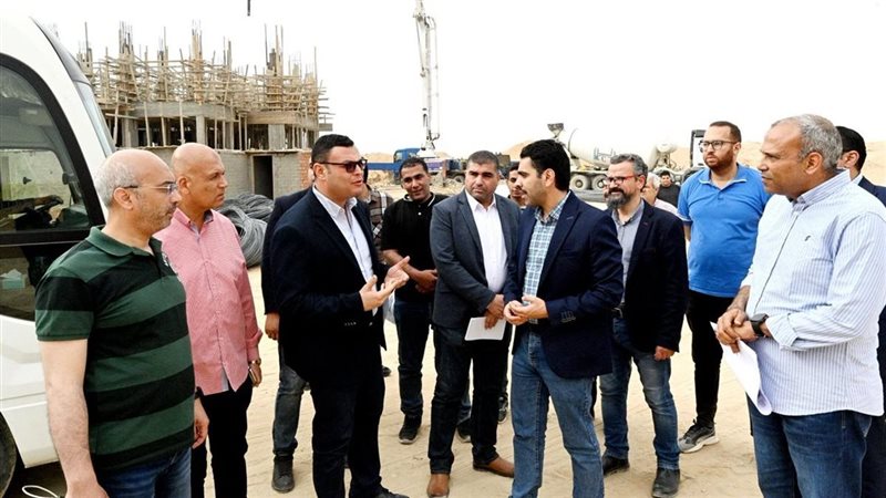 وزير الإسكان يواصل