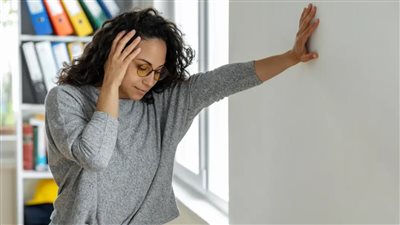  ما أسباب الإصابة بالصداع الوضعي وما طرق العلاج ؟