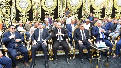 محافظ الدقهلية يقدم العزاء لأسرة النائب ثروت فتح الباب (صور)