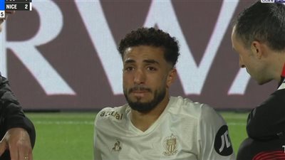 بكاء محمد عبد المنعم بعد تعرضه لإصابة قوية أمام باريس سان جيرمان بالدوري الفرنسي