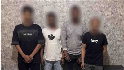 القبض على 4 أشخاص تعدوا على عامل دليفري داخل مول بحدائق أكتوبر