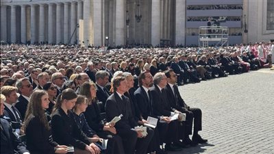 الأمين العام لمجلس حكماء المسلمين يشارك في مراسم تشييع جنازة البابا فرنسيس