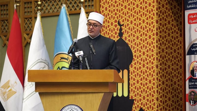 الدكتور نظير عياد،