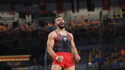 عمر العربي وجودي عبد الله يصعدان لنهائيات كأس العالم للجمباز الفني بالقاهرة