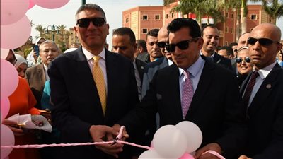 أشرف صبحي ومحافظ الجيزة يفتتحان منشآت رياضية جديدة بنادي حدائق الأهرام