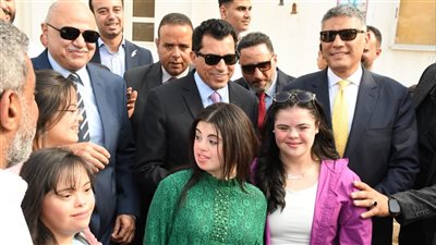 وزير الشباب ومحافظ الجيزة يفتتحان منشآت رياضية جديدة بنادي حدائق الأهرام