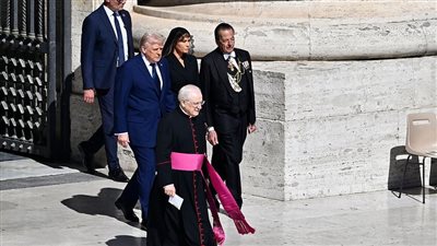 دون استكمال المحادثات مع زيلينسكي، ترامب يغادر الفاتيكان بعد مراسم جناز البابا فرانسيس 