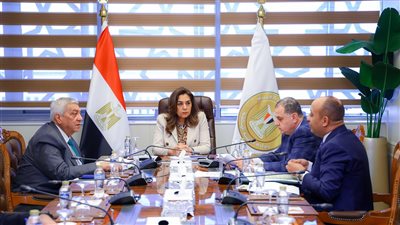 وزيرة التنمية المحلية تتابع سير العمل بمنظومتي التصالح على مخالفات البناء وتراخيص المحال العامة