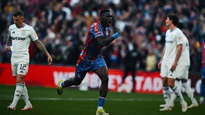 كريستال بالاس يضرب أستون فيلا بثلاثية ويصعد لنهائي كأس الاتحاد الإنجليزي (فيديو)