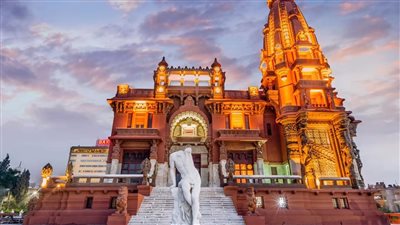 بالأسماء، إصابة 9 في حادث سقوط ستاند وشاشات بحفل تامر حسني بقصر البارون 