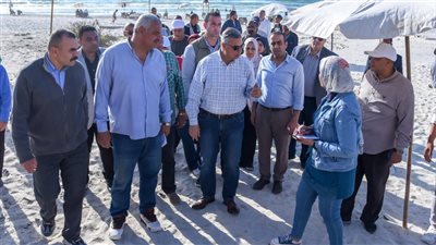 محافظ الإسكندرية يقوم بجولة مفاجئة على شواطئ العجمي