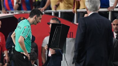 حكم نهائي كأس ملك إسبانيا يرفض احتساب ركلة جزاء لبرشلونة (فيديو)