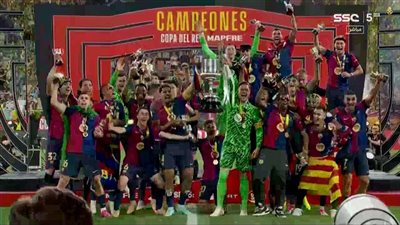  لحظة رفع لاعبي برشلونة كأس ملك إسبانيا (فيديو)