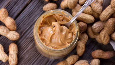  أوفر بكتير من الجاهزة، طريقة عمل زبدة الفول السوداني