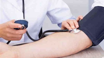  طبيب قلب يتحدث عن ارتفاع الضغط الكاذب ويحذر من قياس الضغط بالمنزل
