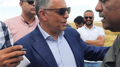 محافظ الإسماعيلية يفتتح موسم حصاد القمح (بث مباشر) 