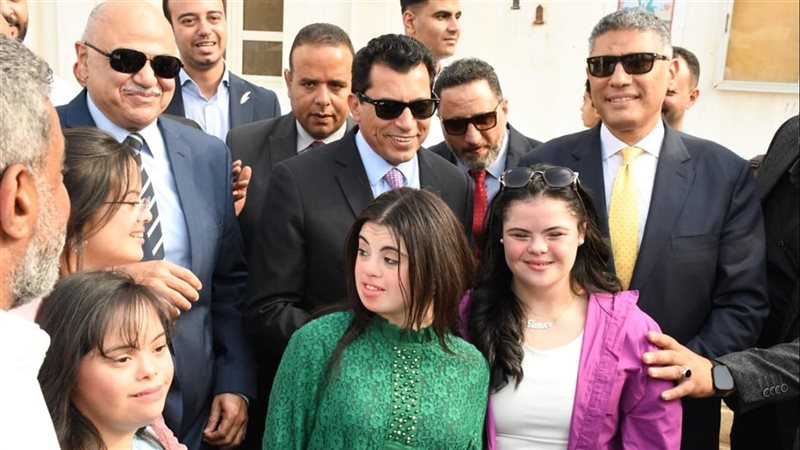 محافظ الجيزة ووزير