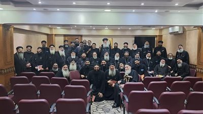 الأنبا سيداروس يترأس اجتماع كهنة عزبة النخل لمناقشة الخطة المستقبلية