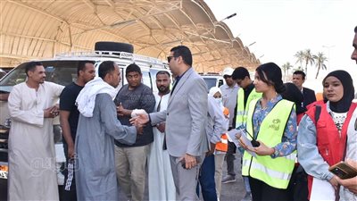 نائب محافظ الأقصر يقود حملة ضد الإدمان داخل مواقف السيارات