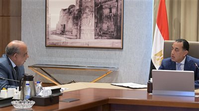 مدبولي يتابع مع وزير الكهرباء إجراءات إيقاف تخفيف الأحمال ومشروعات الربط مع اليونان والسعودية