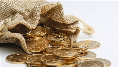 انخفاض الأسعار يلاحق أسعار الجنيهات الذهب بالصاغة