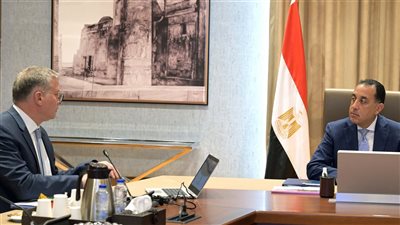 رئيس الوزراء يتابع مع وزير البترول عددًا من ملفات العمل