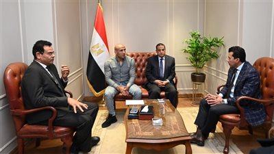 أشرف صبحي يلتقي رئيس اتحاد الملاكمة واللاعب عبد الرحمن عرابي لدراسة دعم الأبطال