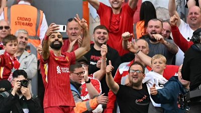 الفرعون المصري يواصل كتابة التاريخ، محمد صلاح يتوج بجائزة أفضل لاعب في إنجلترا، يفوز بلقب هداف ليفربول برقم قياسي، يعادل أسطورة الفرنسي تييري هنري