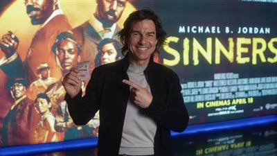 بصورة من صالة سينما، توم كروز يهنئ أبطال فيلم Sinners 