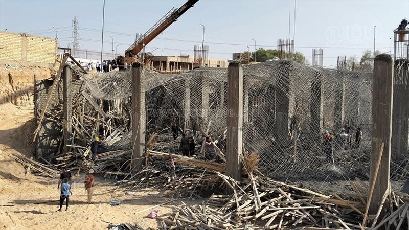 سقوط سقف مصنع تحت